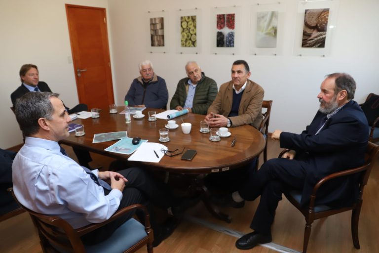 MUCECH y CORMAIPO avanzan en gestiones para concretar Mercado Campesino de Talagante